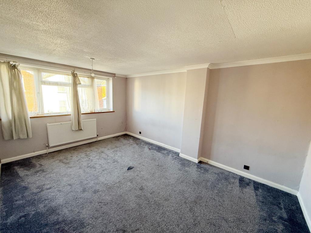 Lot: 40 - DETACHED HOUSE FOR IMPROVEMENT AND REPAIR - Bedroom 1 with Double Glazed Window to front and radiator
